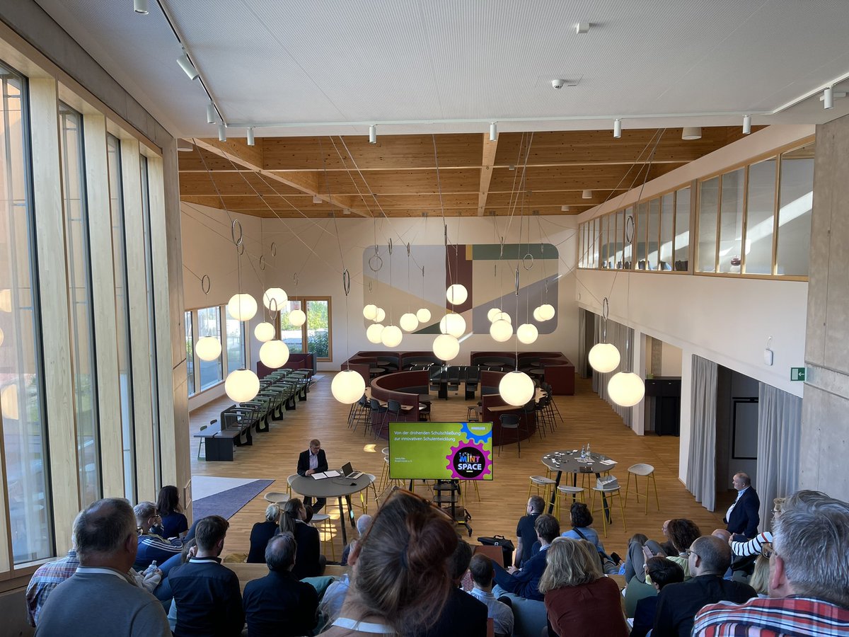 Georg Eble, ehemaliger Bürgermeister der Gemeinde Wutöschingen gibt Einblick in die Entwicklung des Schulstandortes Wutöschingen mit der  @aswschule. <a href="/MNW_eG/">Materialnetzwerk eG</a>