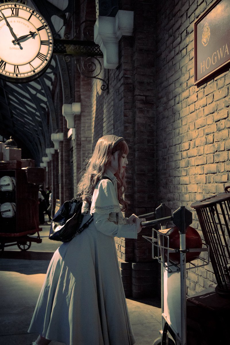 minmin_soming's tweet image. 他の人の邪魔をしないよう
限られた順番の時間の中で
パシャパシャするのは、大変😭💦

まゆろんの素晴らしいモデル力で
雰囲気でたあ✨🦉🕰️

#wbstudio #ハリポタツアー