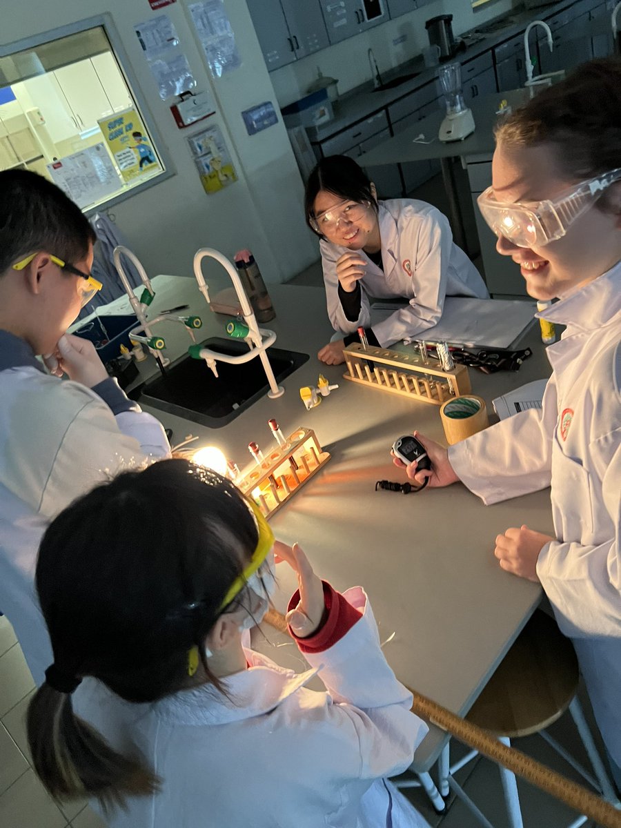Rupkaur19's tweet photo. Year13 Bio students Exploring photosynthesis at different wavelengths…Collaboration…Social and Emotional masteries … https://t.co/y6nk19gqai