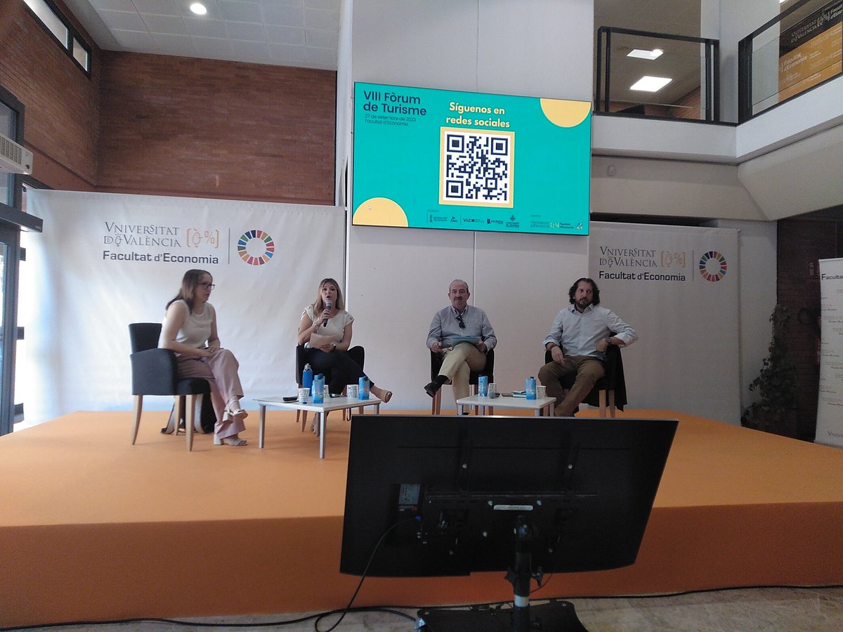 #VIIIForumTurisme el <a href="/DepDirEmpUV/">Departament Direcció d'Empreses</a> participa amb una taula rodona sobre #sostenibilitat en el sector turístic professorat <a href="/VanessaCamposCl/">Vanessa CCl 🧹🐈</a> <a href="/AnaEjarqueCat/">Ana Ejarque</a> Carlos Alberto Casañ i Víctor Carratala <a href="/fdeconomiauv/">Facultat d'Economia</a> <a href="/apuntnoticies/">À Punt NTC</a> <a href="/UV_EG/">Universitat València</a>
