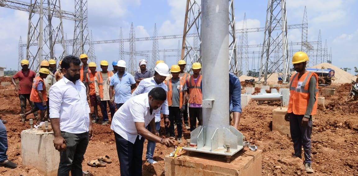 For #APTRANSCO, #MEIL is executing the 400/220 kV #GudivadaSubstation. Here, the 220 kV equipment pipe structure erection work is currently underway.
#power #powergrid #powersupply #AndhraPradesh #electricity