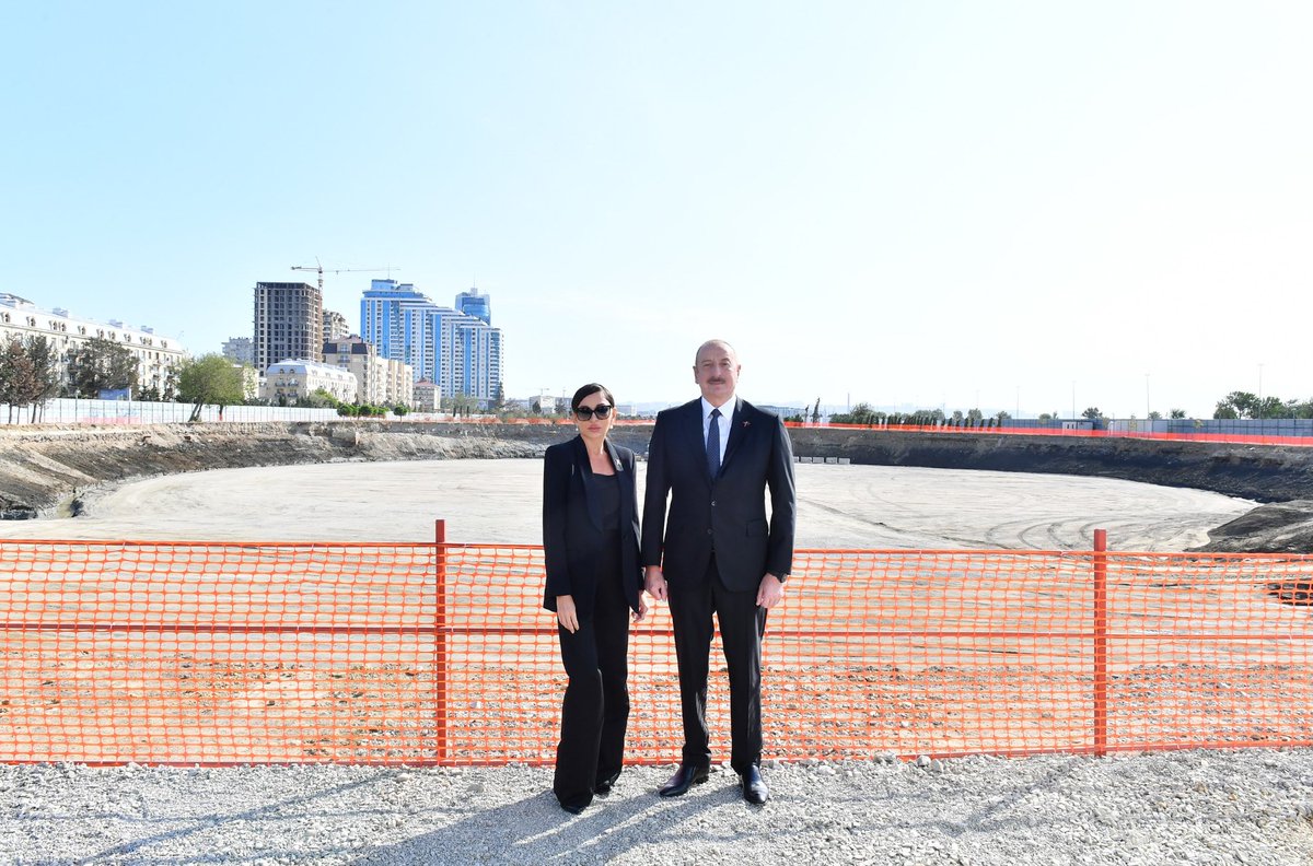 1VicePresident's tweet photo. ✔Sentyabrın 27-də - Anım Günündə Azərbaycan Respublikasının Prezidenti İlham Əliyev və birinci xanım Mehriban Əliyeva Bakıda inşası davam etdirilən Zəfər parkında olublar.
✔On September 27, Remembrance Day, President of the Republic of Azerbaijan Ilham Aliyev and First Lady Mehriban Aliyeva have visited the Victory Park, which is under construction in Baku.