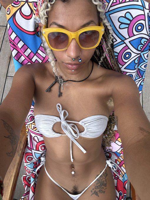 Pov me in between classes on a cruise ship 😇😇😇 https://t.co/qnkh7Kdx02<a href="/tag/tittytuesday"class="tags"><span>#tittytuesday</span></a>