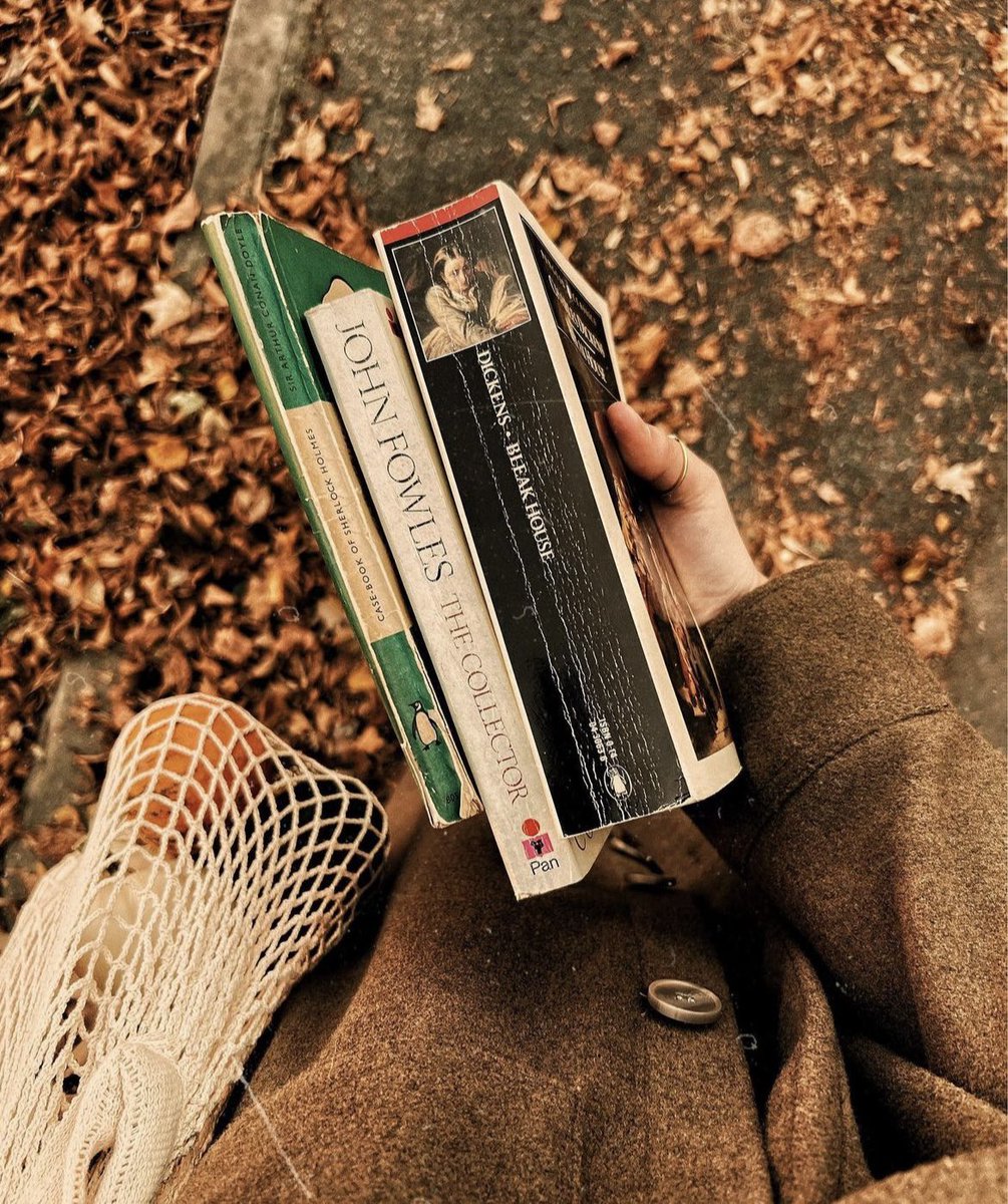 moontides_'s tweet photo. Happiest around books &amp; coffee https://t.co/PZhlTBlFjI