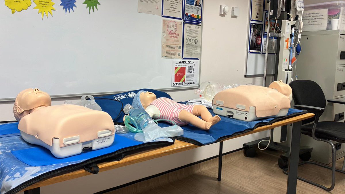 ED_LTHTR's tweet image. BLS and PBLS drop in sessions this morning on the ED capturing and updating staff #basiclifesupport