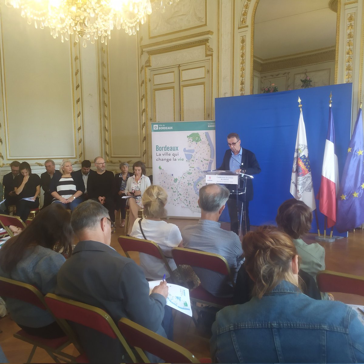 Conférence de presse de rentrée de <a href="/PierreHurmic/">Pierre HURMIC</a> maire de #bordeaux sur le thème de "la ville qui change la vie".
<a href="/tv7_sudouest/">TV7</a>