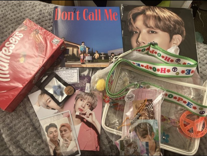Nabi_KPOP_MERCH's tweet photo. 🦋 NABI 

MYSTERY BIX GIVEAWAY OFFICIALLY RECEIVED 😁 

 New GIVEAWAY happening now!! Check out my Twitter for post!! 

#MONSTA_X #BTS #SHINee #NCT127 #GIVEAWAY #KPOP #KPOPGIVEAWAY https://t.co/c9bN9OsMU5