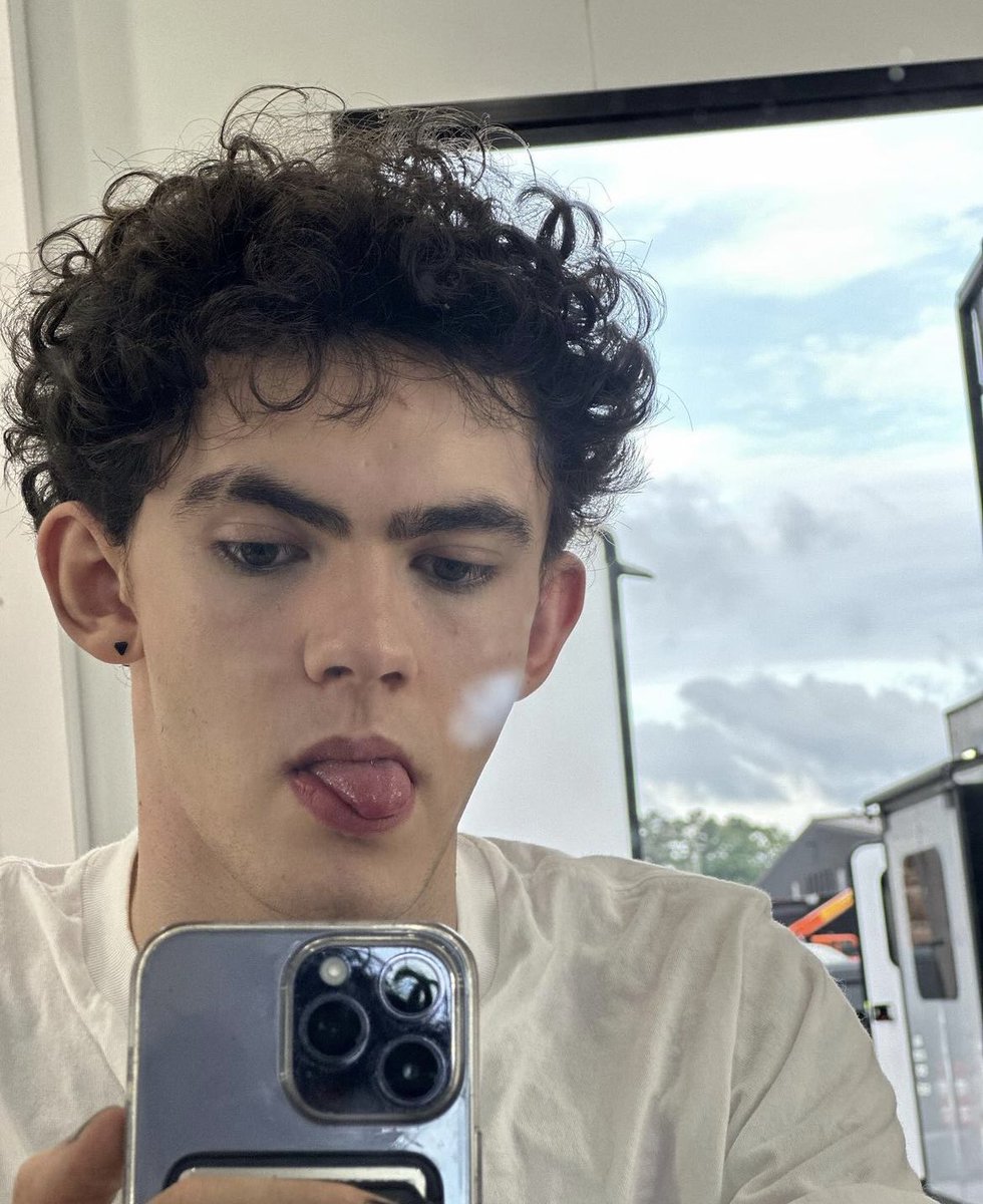 lockeprint's tweet photo. guess who’s back https://t.co/bIhkuHfyQH