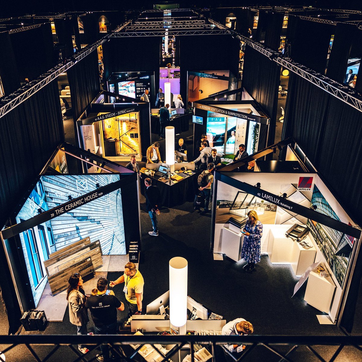 Dezeen Guide tweet media