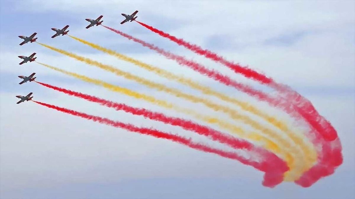 🇪🇸✈Aviones militares surcan el cielo de Madrid en el primer ensayo del desfile del 12-O #DíadelaHispanidad #12-O #desfilemilitar #Fiestanacional #PatrullaÁguila #PaseodelPrado <a href="/EjercitoAire/">Ejército del Aire y del Espacio</a> <a href="/patrullaguila/">Patrulla Águila</a> @Fae_Spain  telemd.es/bi7kn1