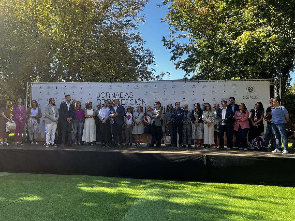 Monica_HdezR's tweet photo. Jornada de recepción de estudiantes UGR. @VeUGR 🇪🇸
Una fortuna estar hoy aquí ✨🇨🇴
@UNIMINUTOVcio @UNIMINUTOCOL 
#jjrr23 #somosugr https://t.co/4qNGXFEgeO