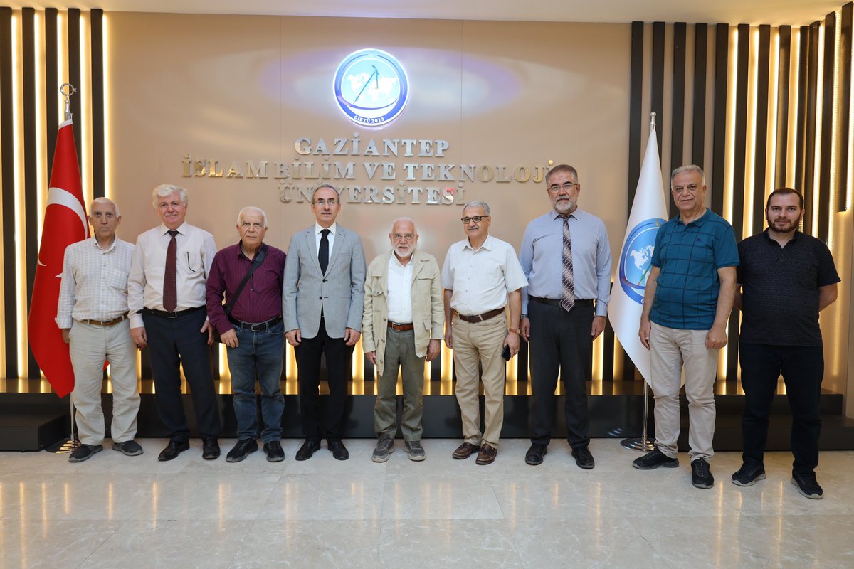 Yetişmemde büyük emeği geçen Prof. Dr. İhsan Süreyya Sırma Hocam aile yakınlarıyla birlikte hayırlı olsun ziyaretinde bulunmak üzere Üniversitemizi teşrif etti. Kendilerine teşekkür ederim.
