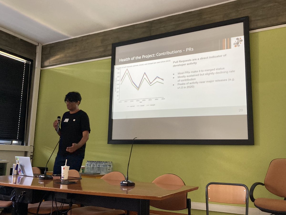 lilyminium's tweet photo. @HighSpeedMode digs into the health of the project in the State of the Union at the first @mdanalysis UGM https://t.co/5I3CEWpovJ