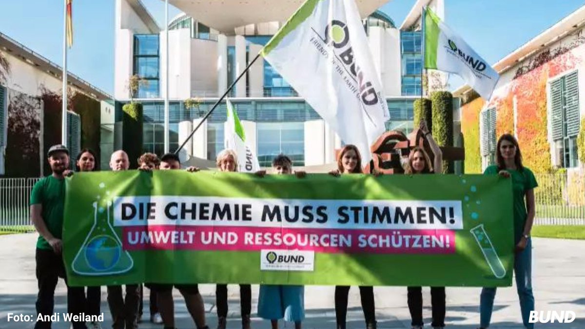 Die #Chemieindustrie drängt beim @Bundeskanzler auf subventionierten Strom. Dabei besteht die eigentliche Herausforderung darin, die Branche nachhaltig auszurichten u. den Energie- u. Ressourcenverbrauch drastisch zu senken: bund.net/themen/aktuell… #ressourcenwende #chemiekrise