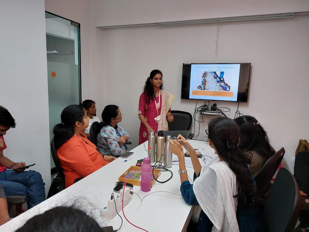 icmrnirwoh's tweet photo. Our Child Health Clinic conducted awareness session for 12 social workers (Akanksha foundation). Dr Yugali Kore spoke on #nutrition &amp; healthy lifestyle for children. Dr Devshree Ganorkar, Mrs Varsha Tryambake, Ms Shweta Bombe &amp; Ms Baisalee Khargharia were involved. #PoshanMaah https://t.co/P1KbuWa5ER