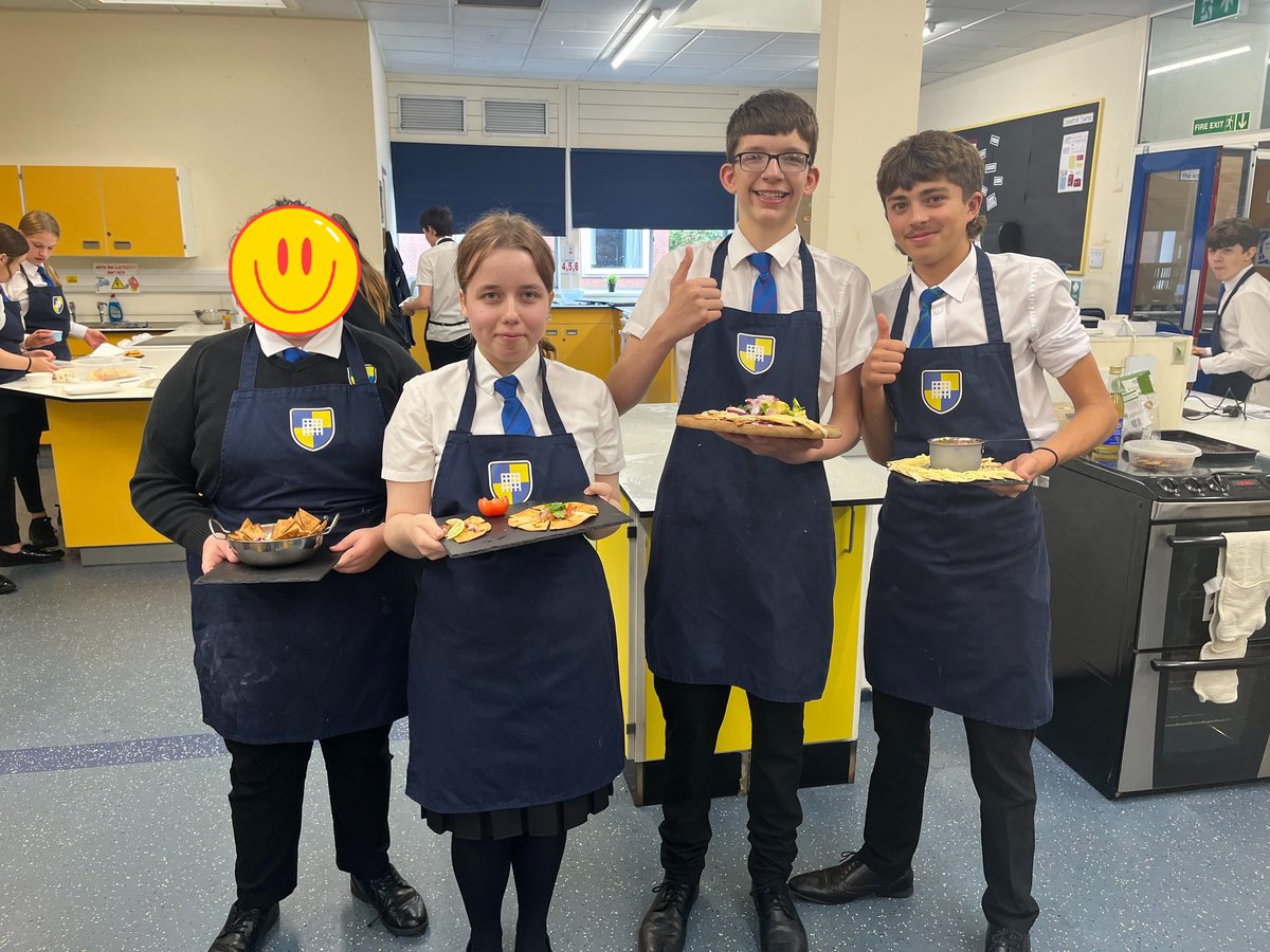 HeanorGateSA's tweet photo. The Y10 students have been busy in Hospitality and Catering this week! They have taken part in a 'Mexican Presentation Challenge', where the top presented nacho/toppings will win a prize!👨‍🍳👩‍🍳

Well done to everyone involved! The nacho look so delicious! #TeamHeanor @DtvaA https://t.co/Ftzbt08HFF