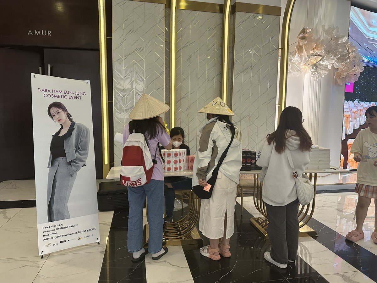 KocBo211's tweet photo. #Eunjung cosmetic event 💥 https://t.co/ienaMZAYi7