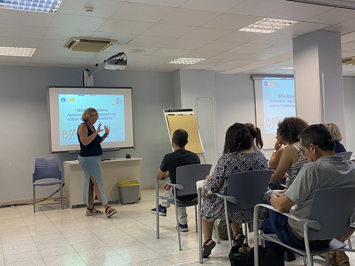 Avui a la #SAPCentre de la #DAPMetroSud en les Jornades d’Actualització en Pediatria 🧸🍼

Escoltant a l’Esther Moral, infermera d’Atenció Primària, sobre el projecte de l’Appediatria de <a href="/BSABadalona/">BSA</a> 📱. Una eina de promoció i educació per a la salut súper interessant!