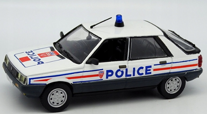 Waynethelame1's tweet photo. @SentiMETAL_ZA How tempting to buy this and do a French Police tribute car. https://t.co/QqerjYnupZ