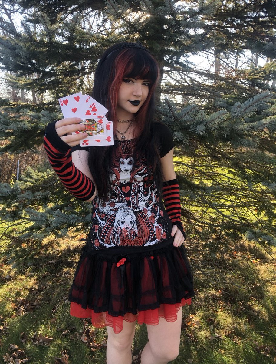 VampireFreaks's tweet photo. Off With Her Head! ☠🥀✨

The gorgeous ghoul @x_cheyanide_x rocking our Queen Of Hearts Tee &amp; our Emo Striped Arm Warmers [Black/Red]
 
#Goth #Emo #Fashion #EmoStyle #GothFashion #VampireFreaks #TwistedFairtytales #SpookyTee https://t.co/APEII7J1dz