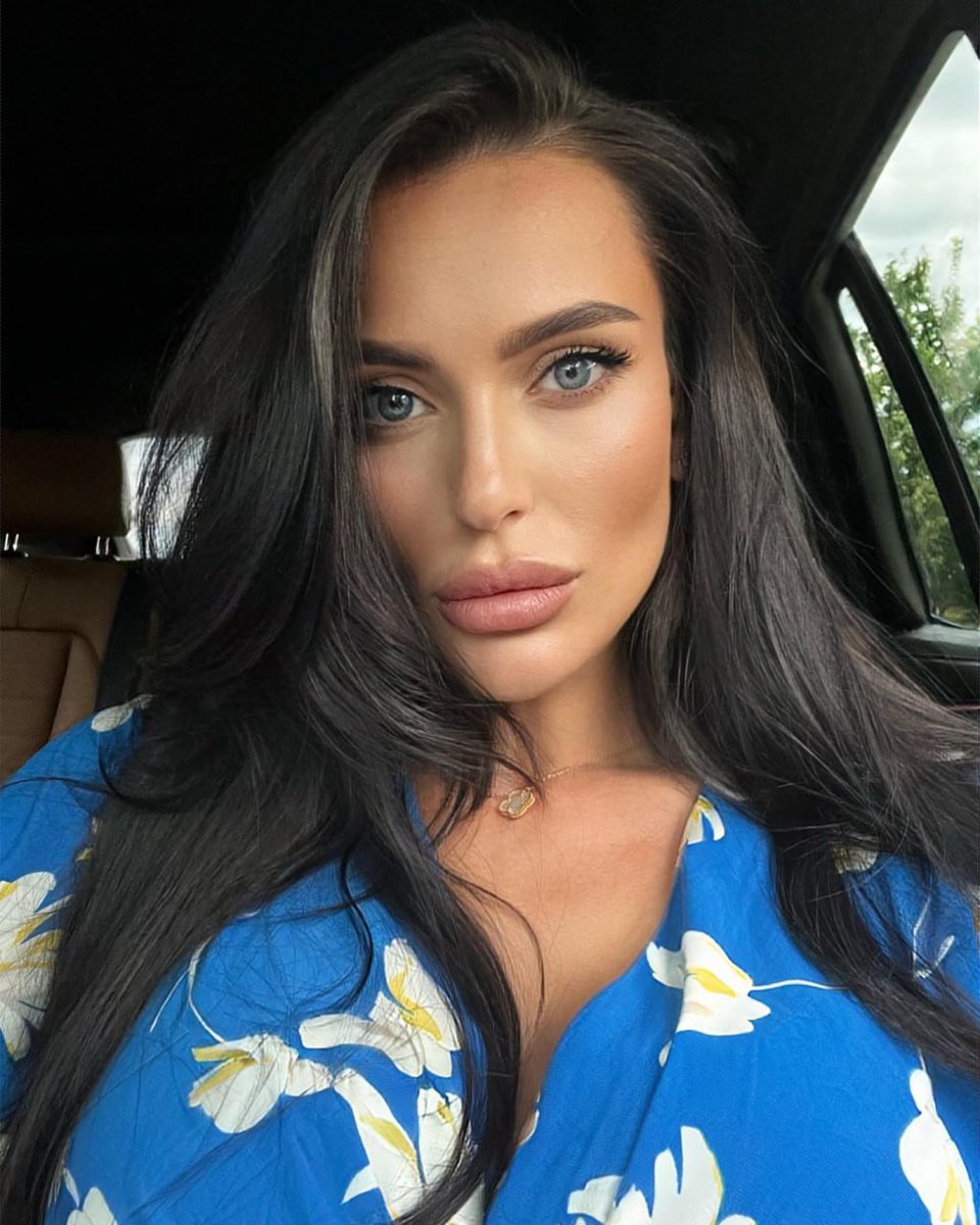 Love is a lamp, while friendship is the shadow、 When the lamp is off,you will find the shadow everywhere、 Friend is who can give youstrength at last.