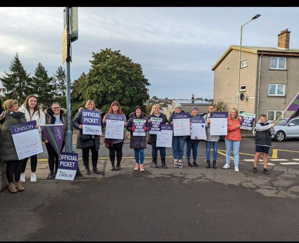 feefster30's tweet photo. Day 2-lets do it!! 💪👊🟢🟣🟢🟣🟢🟣 @unisonscot @UNISONPerth  @vicmccowan https://t.co/LXJVZx5t6K