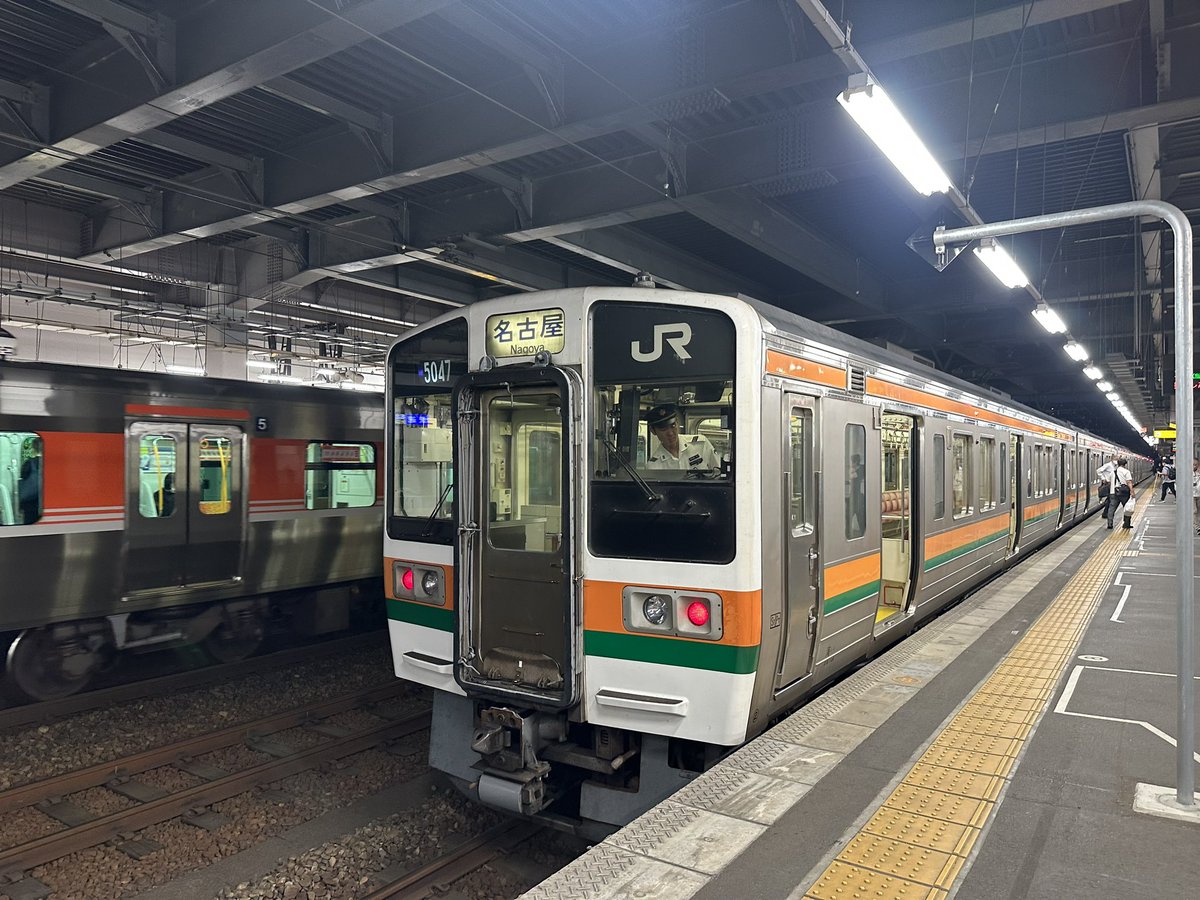 ronald_uss's tweet image. 今日も211系に乗れたけど、最近運用の時間帯があってきた。　K17も運用に復帰してた。　
#中央西線
#211系
#K17