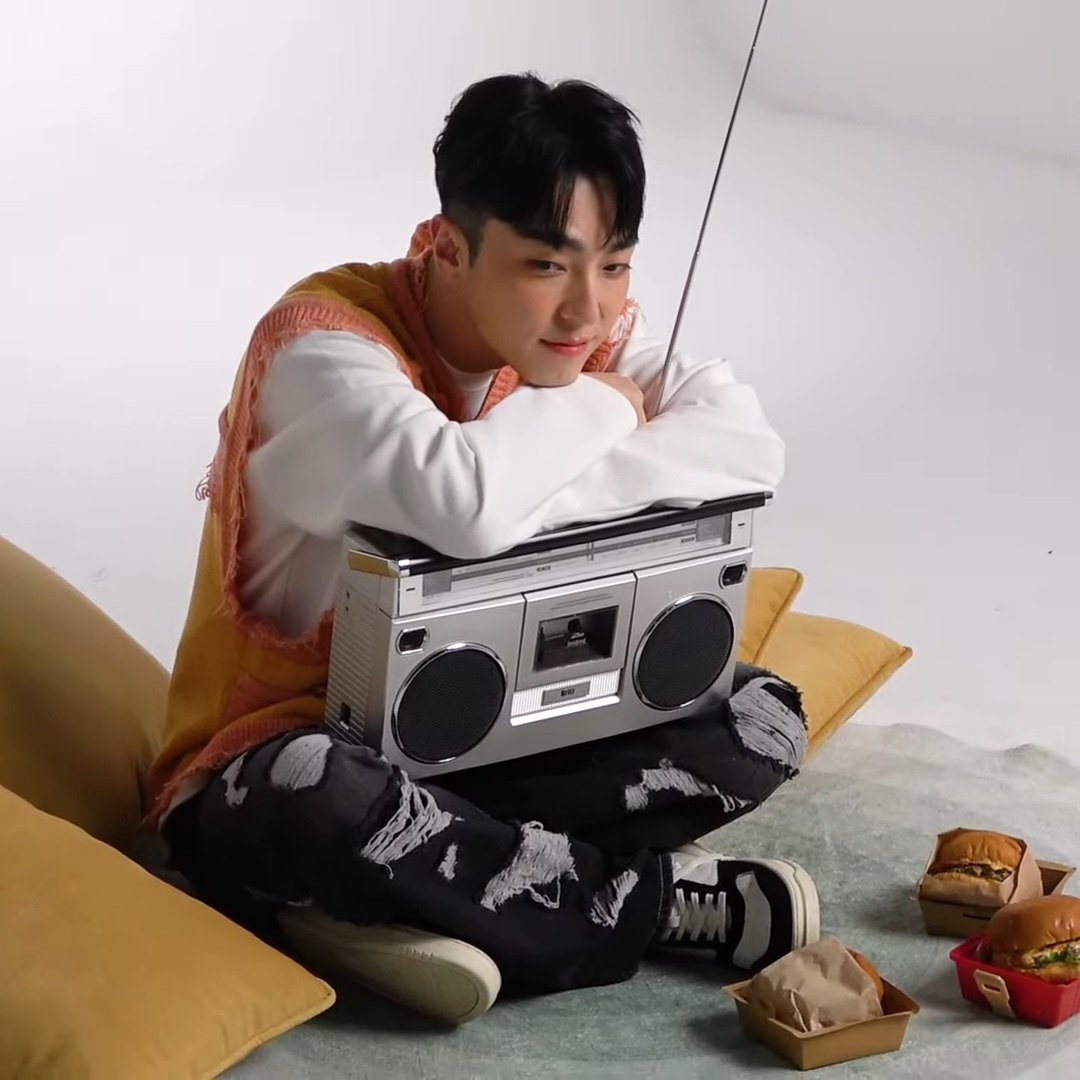 아니 표정 자연스러운거봐
신오천 작정하고 끼부리네 이제