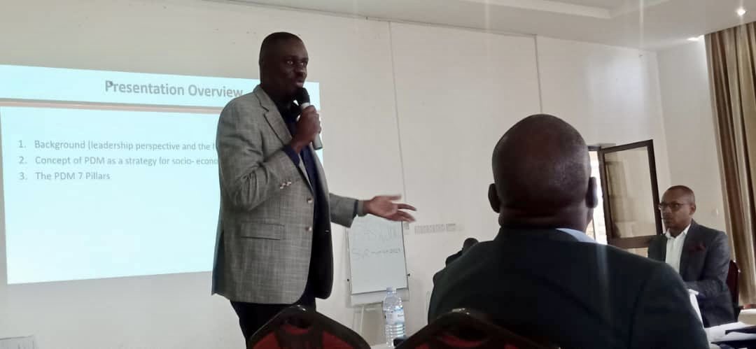 PDMSecretariat's tweet photo. #HAPPENINGNOW:
Currently hosting a stakeholders workshop for the Local Governments in Rwenzori sub-region to review PDM progress and pave ways forward for better #PDMImplementation. Opened by the National Coordinator @dgalabuzi https://t.co/YNaUglQ1Sy