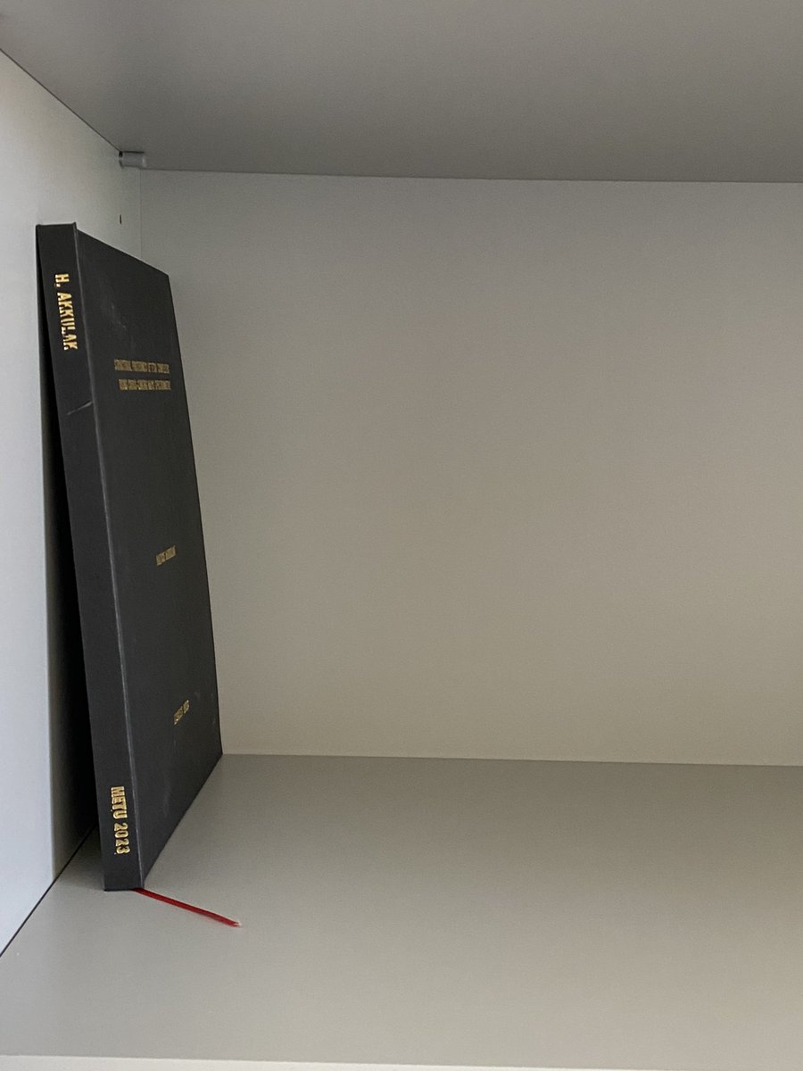 BvK LaB’ın ilk tezi kitaplıkta yerini buldu! Daha nicelerini eklemek dileğiyle bilim yapmaya ve <a href="/bvk_lab/">BvK LaB</a> ailesini genişletmeye devam edeceğiz ⚛️🧪🧬 First thesis of our lab! Will continue doing science and fill the bookshelf 👩🏻‍🔬🧑🏻‍💻👨🏼‍🔬