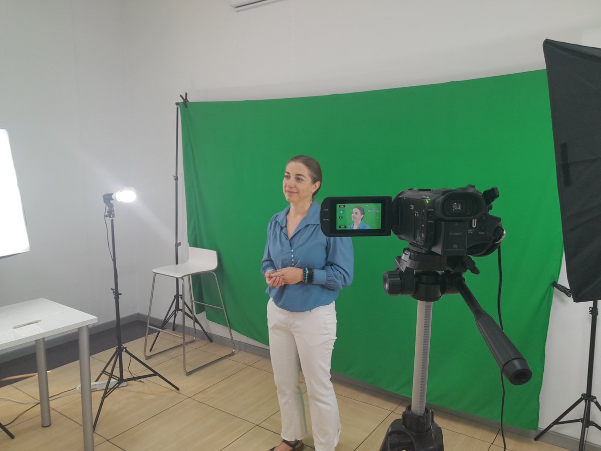 mabcasg's tweet photo. En julio, estuve grabando nuevas píldoras en CESAE Escuela de Negocios para su #Leadership Skill #Training  sobre temas como gestión del cambio y la incertidumbre, liderazgo multicultural, comunicación y gestión de equipos
Tras el momento inicial de nervios frente a la cámara... https://t.co/TMxKgZzlKJ