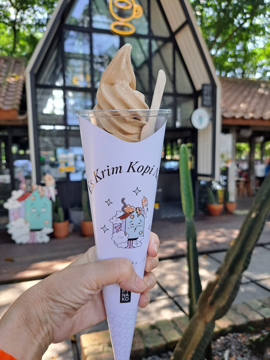 veny_d's tweet photo. Ini rasa nya boleh juga ya 😋 , sayang cmn dikit isi nya 😉#kopinako#eskrimkopinako#kopinakosentul https://t.co/JFc3bV10Bh