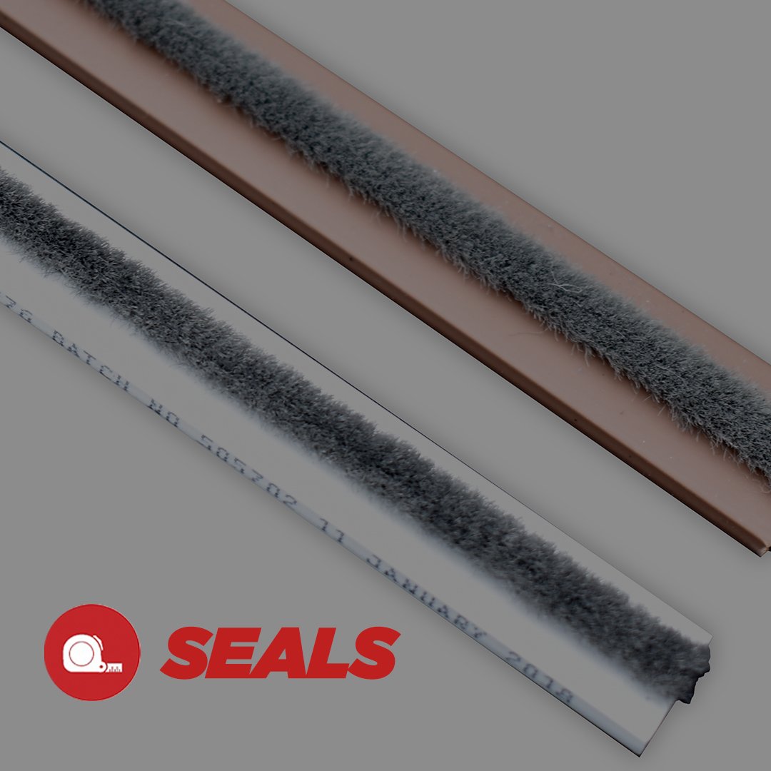 PooleWaite's tweet photo. 🔥When specifying and installing fire doors, remember to fit fire-rated hinges with intumescent hinge pads as specified, to achieve full compliance with the relevant fire standards. #FDSW23 @FDSafetyWeek https://t.co/mJiXvcrTbY