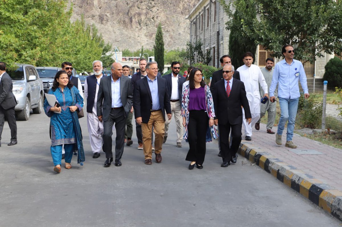 Manzornaqeebi's tweet photo. #USambassadorinGB  
Long live 
Pak US relationship https://t.co/mw2CxBdxoN