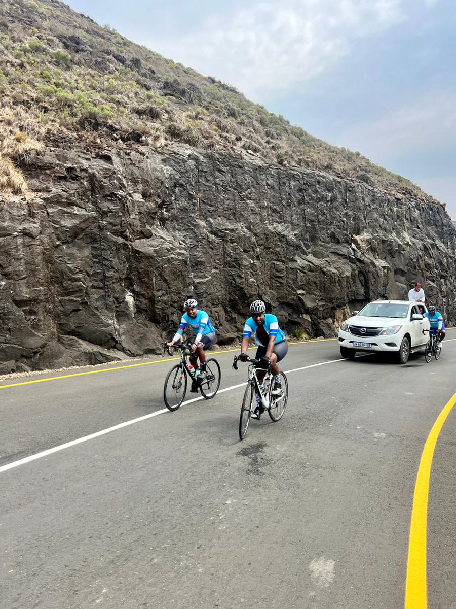 kauzen1's tweet photo. What an Epic Cycling Weekend Khiya Annual Tour Lesotho Edition #cycling #IPaintedMyRide
#FetchYourBody2023 #TrapnLos #RunWithTBag4Charity #RunningSpaces https://t.co/7ut8nbZhWg