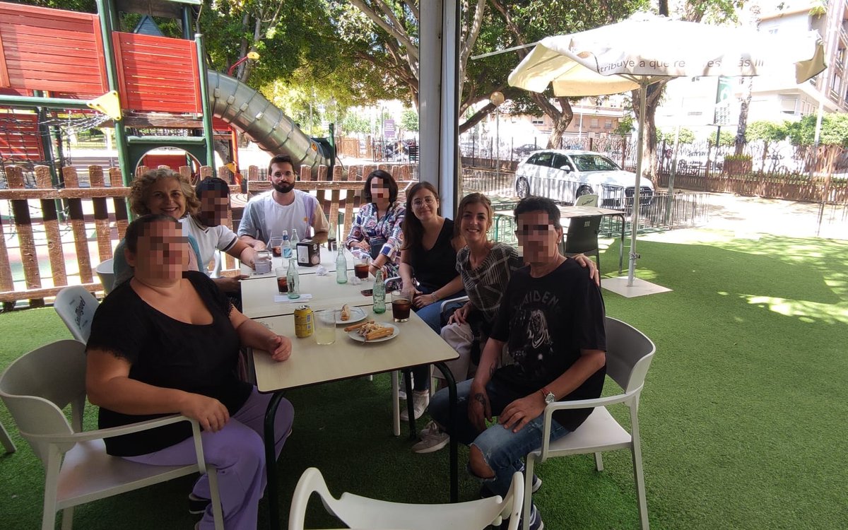 Ayer, las personas del programa de acompañamiento integral, junto con los profesionales, realizaron una salida de ocio al Palacio Almudí para visitar la exposición de Mariano Ballester "El pintor está pintando" ¡de 10!
 Gracias a la colaboración de <a href="/FundlaCaixa/">Fundación ”la Caixa”</a> y <a href="/PolitSocialMur/">Consejería de Política Social Familias e Igualdad.</a>