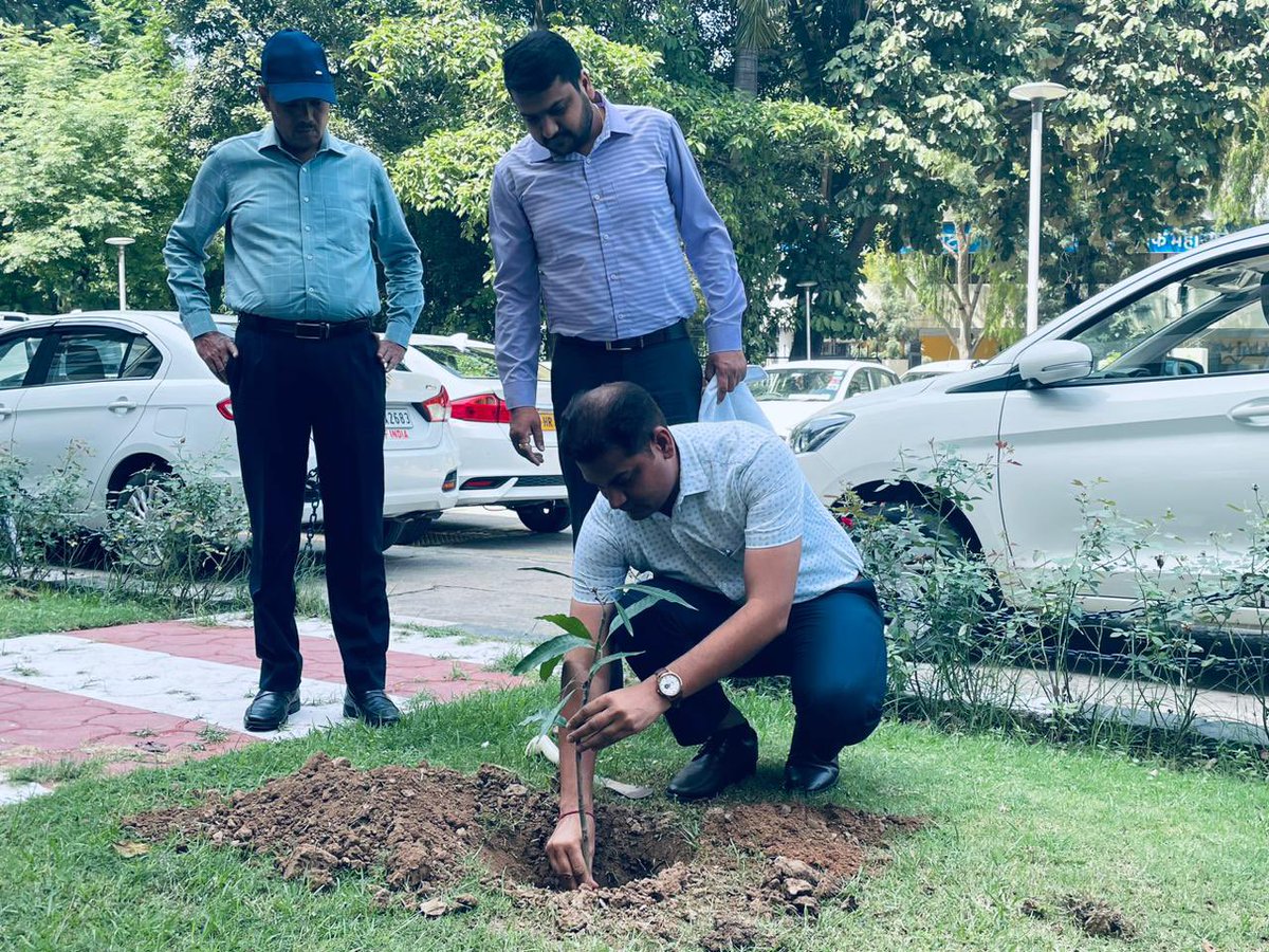 Plantation drive was organised by CGST(Audit),Commissionerate, Chandigarh on 27.09.2023 as an activity under Swachhta hi Sewa (SHS) Pakhwada, 2023. #SwachhataHiSeva <a href="/cbic_india/">CBIC</a> <a href="/SwachhBharatGov/">Swachh Bharat Urban</a> <a href="/swachhbharat/">Swachh Bharat Mission - Grameen</a>