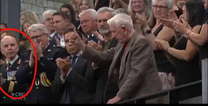 Zlatti_71's tweet photo. “Chief of the Defence Staff Gen. Wayne Eyre declined to apologize for his standing ovation for Hunka.” (c) Ottawa Citizen
No wonder since DND has been training Ukrainian “Azov” neo-Nazis.
#justGoogleIt https://t.co/FNKzIDaoEB