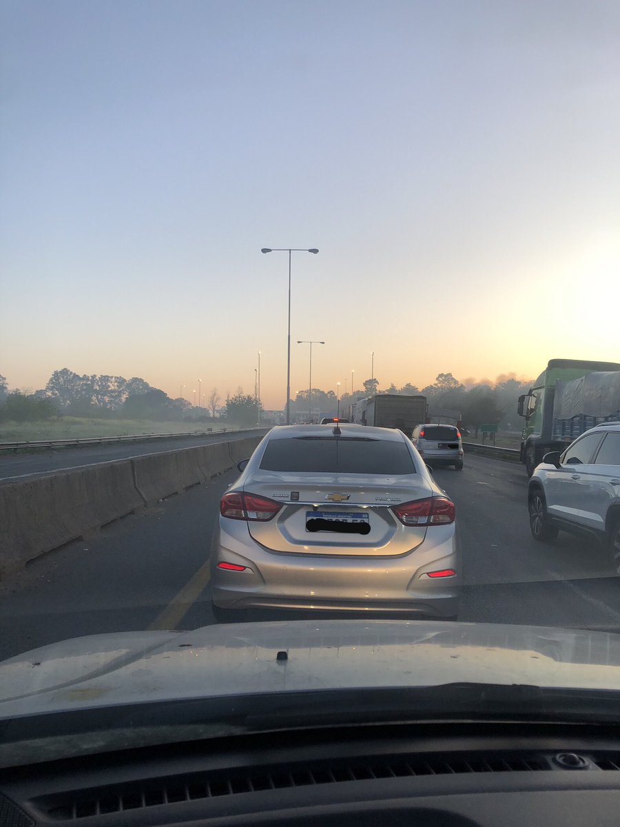 chichewei's tweet photo. Ruta 12 ingreso al peaje de puentes Zárate brazo largo… parado. Que paso? https://t.co/kcpTsX1Wpg