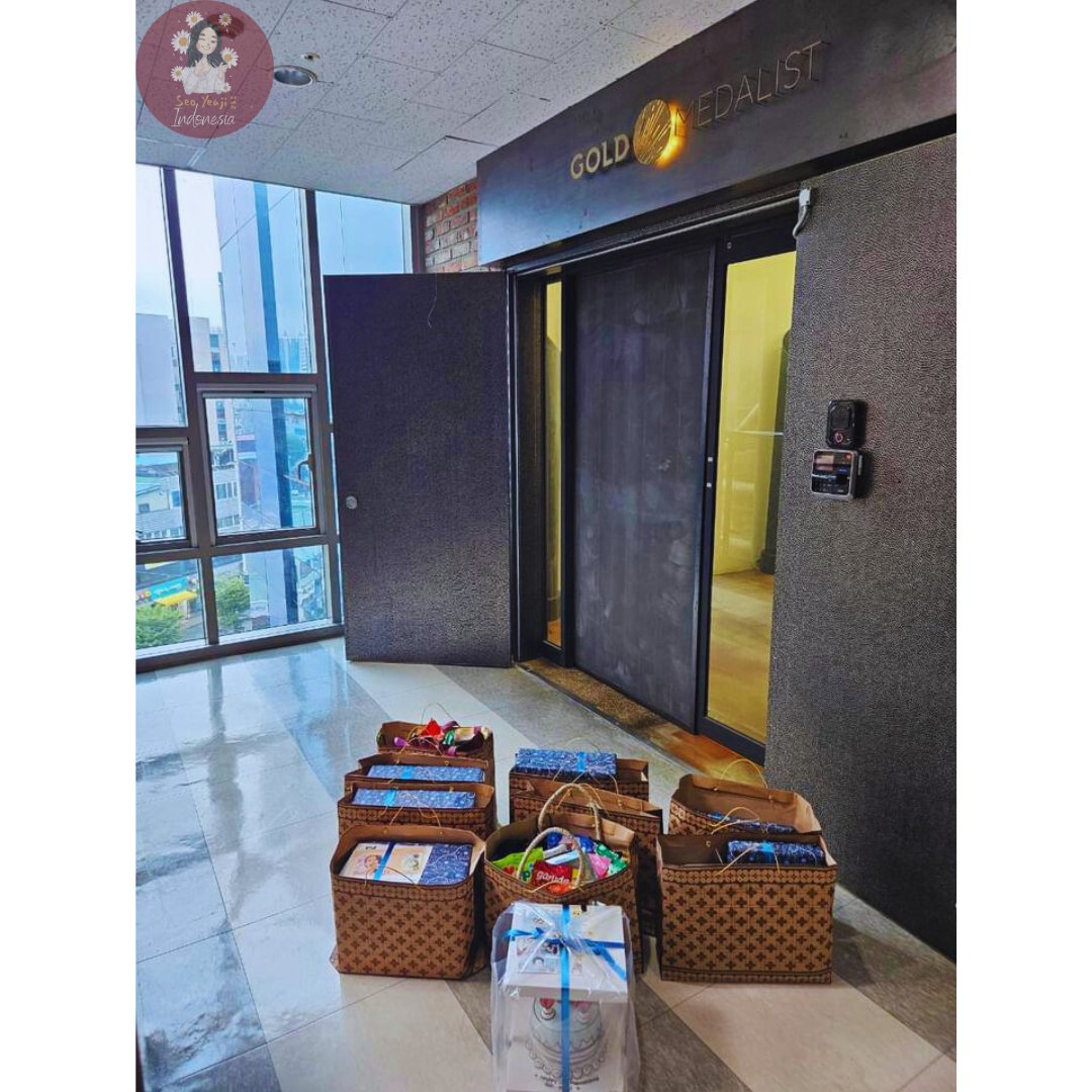 SEOYEAJI_INA's tweet photo. 🇲🇨 7 + 3 Project 10th Anniversary  by
SYJINA   🇲🇨 

Hello, We're SEOYEAJI INDONESIA, we would like to say thanks to all Yeyes and Yeaji's fans who have supported Yeaji until now 🙏🤗 

Today our gifts have been delivered to her agency, Goldmedalist 💕

#서예지 #SEOYEAJI  #DREAMS https://t.co/LJaFpGegFZ