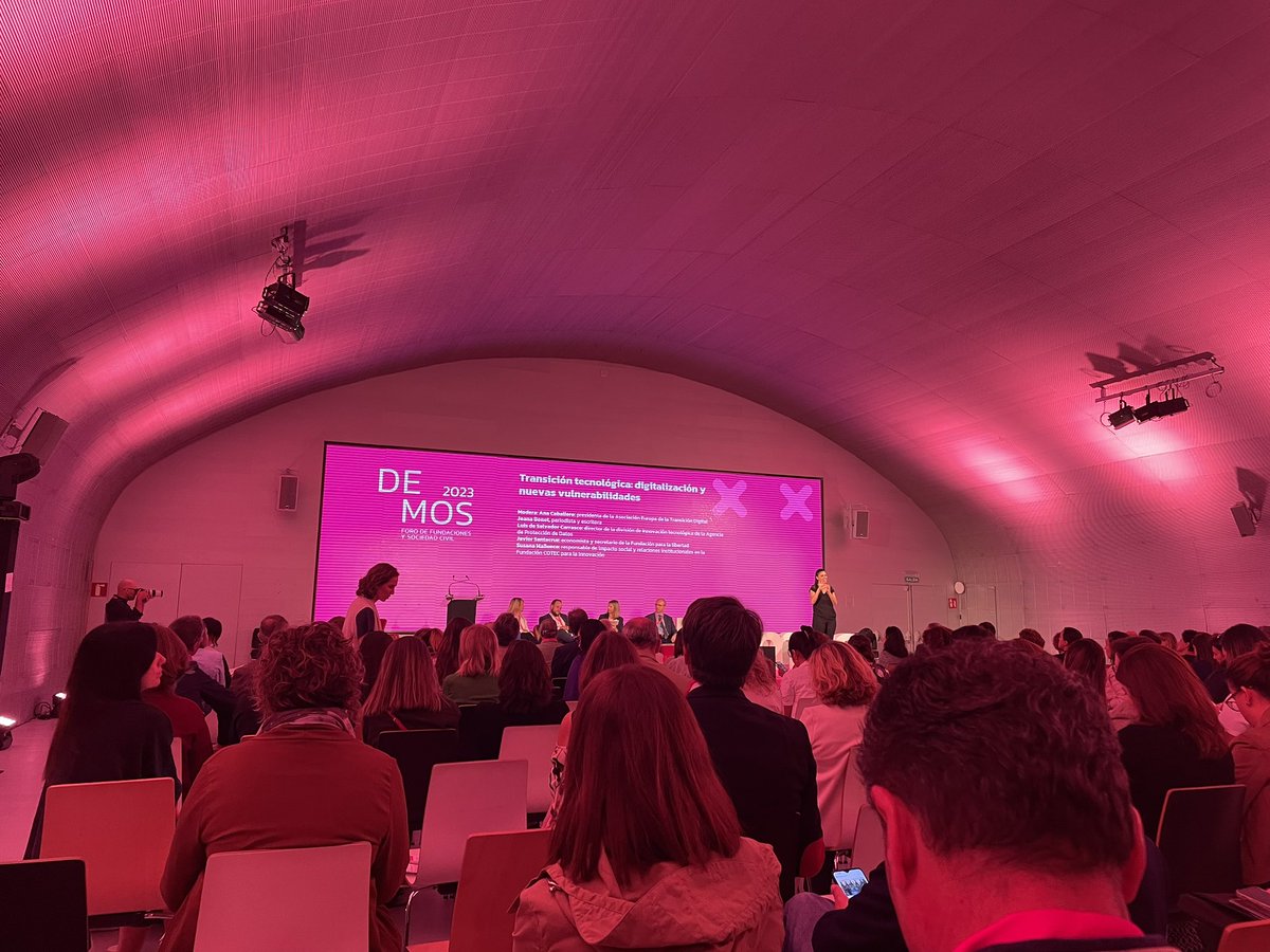 juliargueza's tweet photo. Un placer estar en #DEMOS2023 foro de referencia @AEF_fundaciones hablando de retos sociales, digitales, transición ecológica, empleo, innovación e impacto social d las #Fundaciones nueva realidad #sostenibilidad Desde @HumanAgeInsES os agradecemos un año más poderos acompañar! https://t.co/uBV6iH5pBx