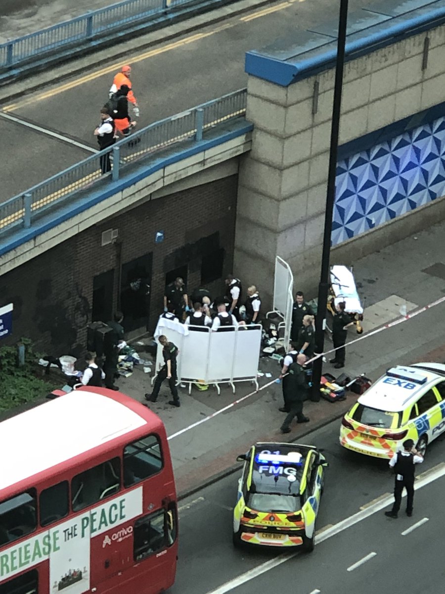 DamianTrawicki's tweet photo. Police Officers have made an arrest after a teenage girl was stabbed and sadly died in #Croydon this morning @LBC @MetroUK https://t.co/r9VipfKqCM