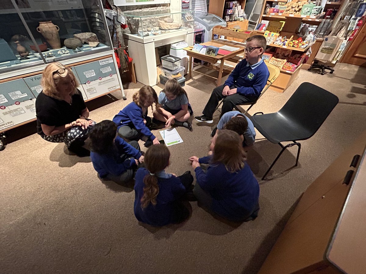 LlanfoistPri's tweet photo. Dosbarth 5 are up and out and working hard at  Abergavenny Castle and Museum with @Mon_Heritage @MonLifeLearning for an WW2 workshop! #informedlearners #curiouschildren https://t.co/UCltnA1bZo