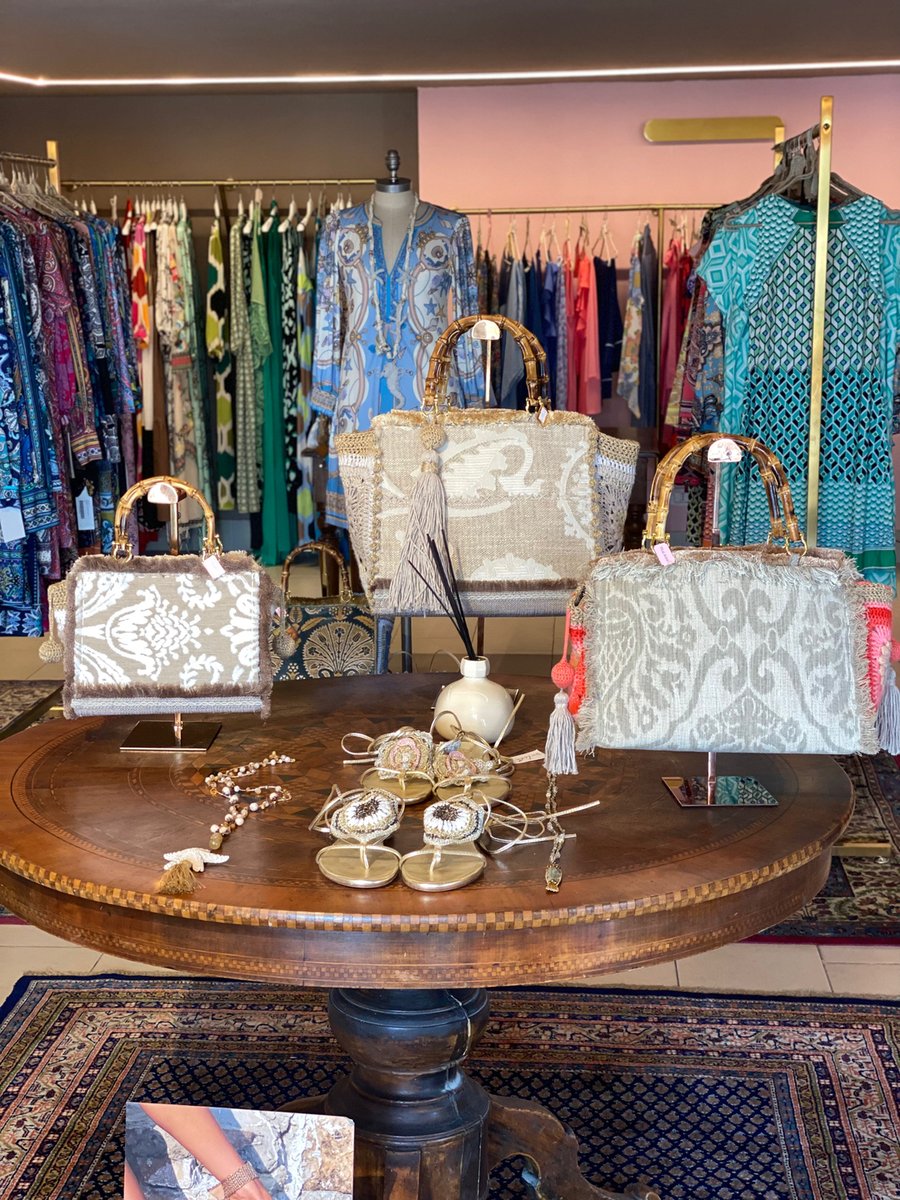 tealrosecastigl's tweet photo. ✰ 𝔻𝔼𝕋𝔸𝕀𝕃𝕊 ✰ #tealrosecastiglione #castiglionedellapescaia #madeinitaly #handmade #articoliartigianali #fashionitaly #luxurybag #bolso #bolsocrochet #bolsohandmade #sac #sacaucrochet #handtasche #fashionbag #bagslover #creazioniartigianali #borsefatteamano https://t.co/t6DvbdRQiA