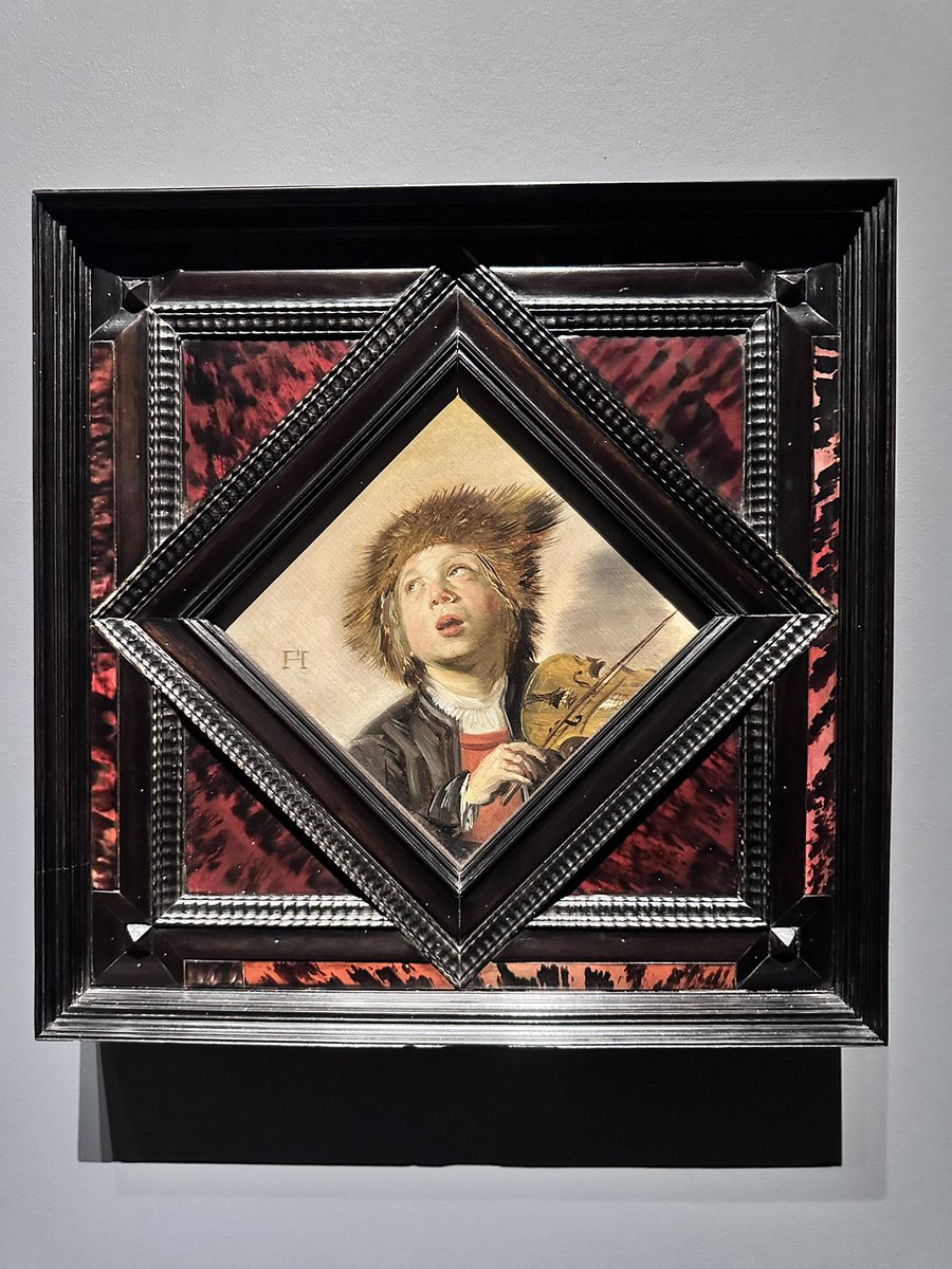 freirebarnes's tweet photo. I have to admit I’m sucker for Frans Hals’ flick and flare brushwork, perfectly expressed in these delicious tiny pendants, which are possibly of his children who were described as ‘fervent musicans’
~
#franshals @NationalGallery @vmfamuseum #painting https://t.co/tYik4RBE0J