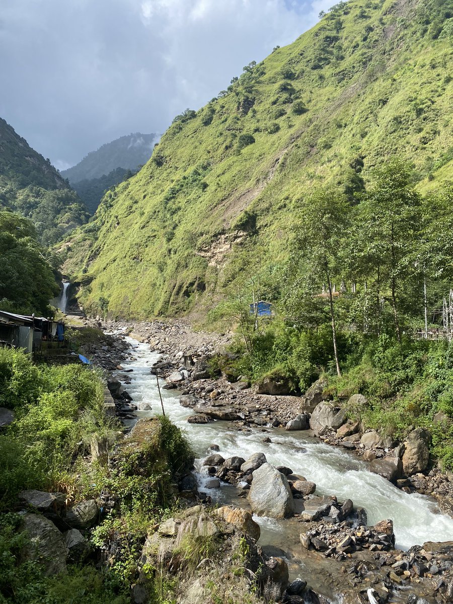PINinNepal's tweet photo. #FbAinLandslides require local observation & monitoring by at-risk communities as well as forecast information.
Simulation scenario #Day 2 involves at-risk communities reporting incidents via a viber group in Bhotekoshi.
#LinkingForecastWithCommunity, #Groundtruthing https://t.co/vszSxvIfDz
