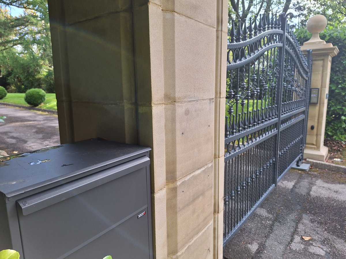 Letterbox4You's tweet image. Large Parcel Box Weatherproof Galvanised Steel Rear Access- Allux 800L

#parcelboxes #parceldropboxes #parceldeliverybox #letterbox4you 

letterbox4you.co.uk/product/allux-…