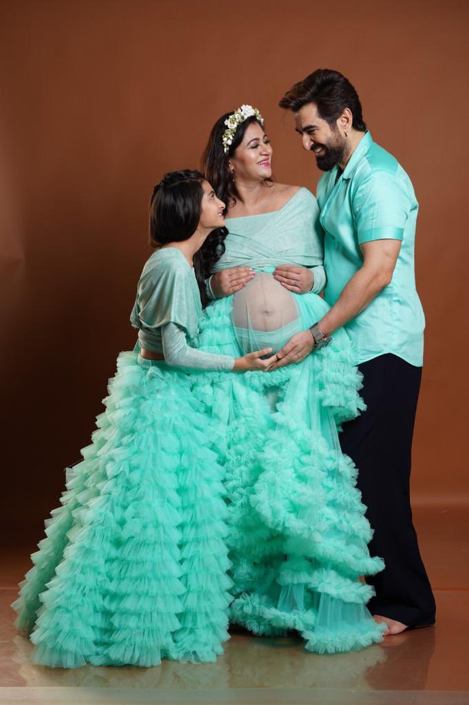 jeet30's tweet photo. We are extremely happy to share this news with you all that we are expecting out next child soon… Keep us in your prayers.. 🙏😊♥️♥️♥️♥️ #MohnaMadnani #NavanyaMadnani https://t.co/3IgDfaHsN1
