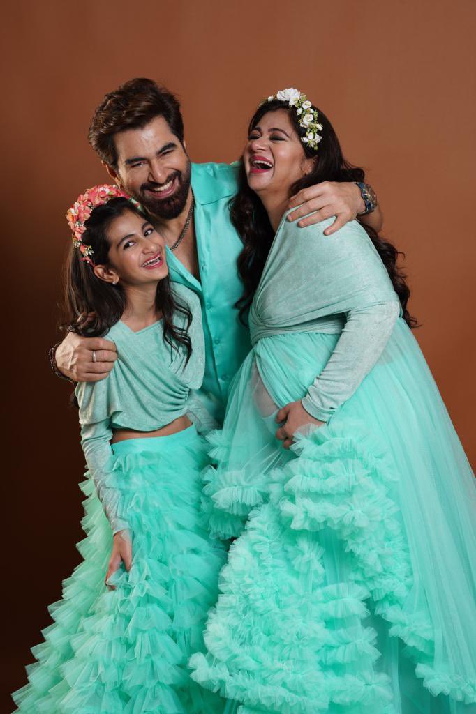jeet30's tweet photo. We are extremely happy to share this news with you all that we are expecting out next child soon… Keep us in your prayers.. 🙏😊♥️♥️♥️♥️ #MohnaMadnani #NavanyaMadnani https://t.co/3IgDfaHsN1