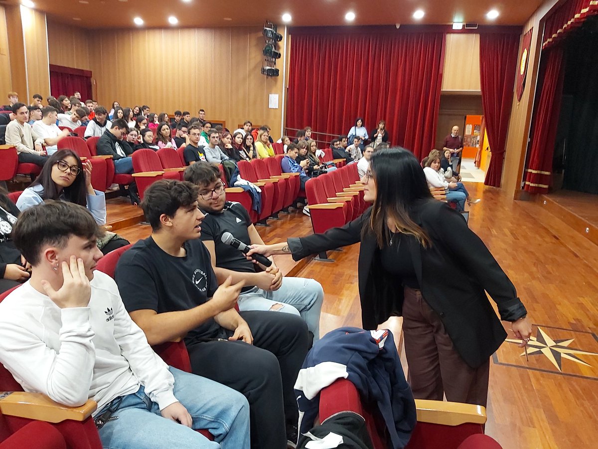 Giorgioven's tweet photo. A #SanMarcoinLamis per parlare di #socialmedia #digitalpr e professioni legate al digitale per il progetto Punti Cardinali di @RegionePuglia con gli studenti dell'Istituto Scolastico Giannone https://t.co/98d7c91T87